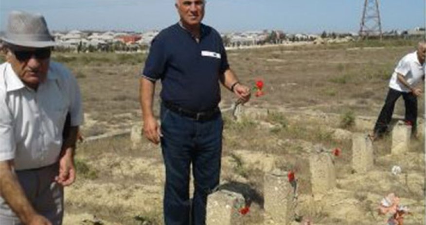 “26-lar”ın məzarını ziyarət edənlər - FOTO