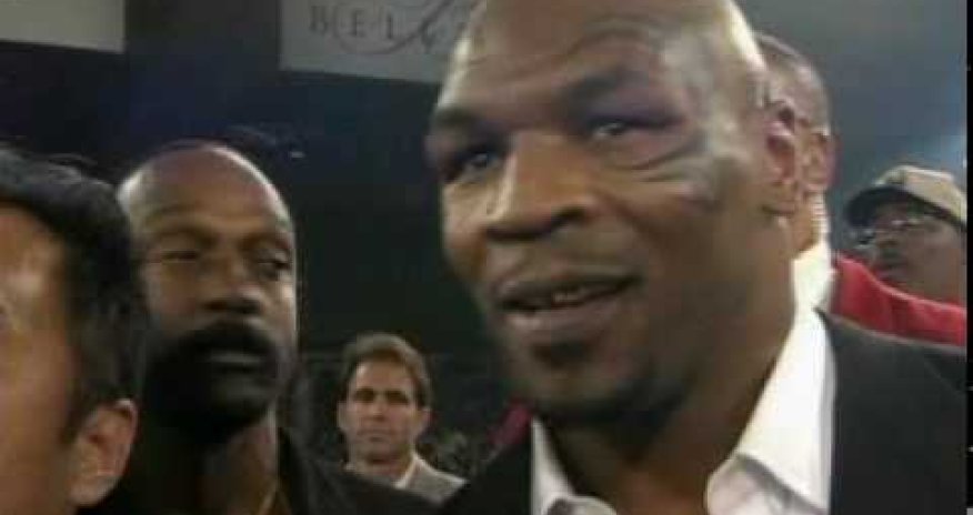 Bob Sapp rinqə cıxan Mayk Taysonun üstünə hücüm etdi - VİDEO