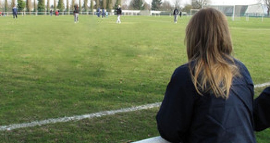 Oyun zamanı futbolçu infarkt keçirib