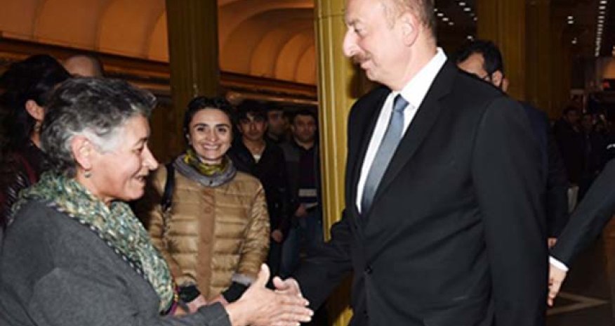Prezident metroda sərnişinlərlə görüşdü - FOTO