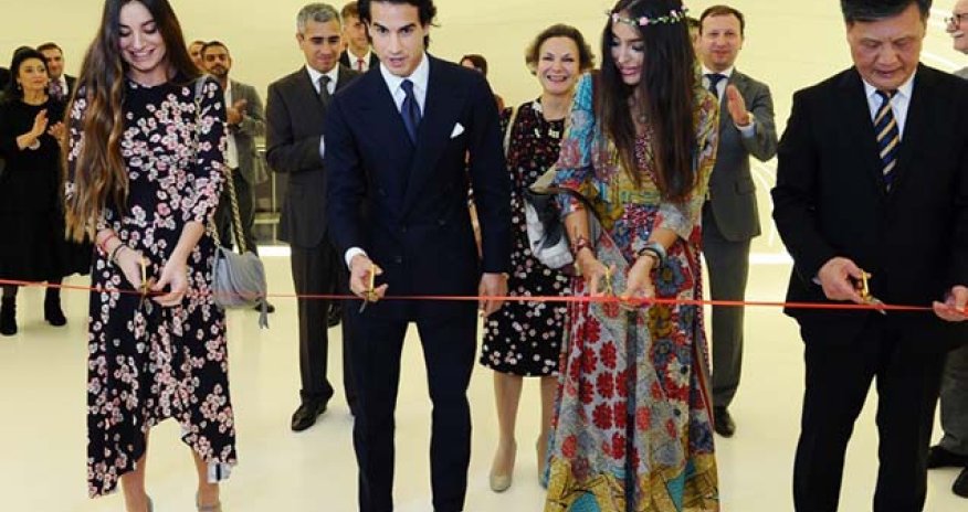 Prezidentin qızları açılışda