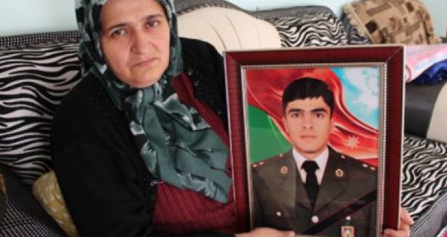 “Bircə mənim oğlumun məzarı bayraqsız qalıb...” - Şəhid anası