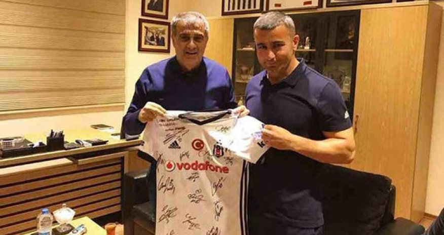 Şenol Günəşdən Qurbanova hədiyyə