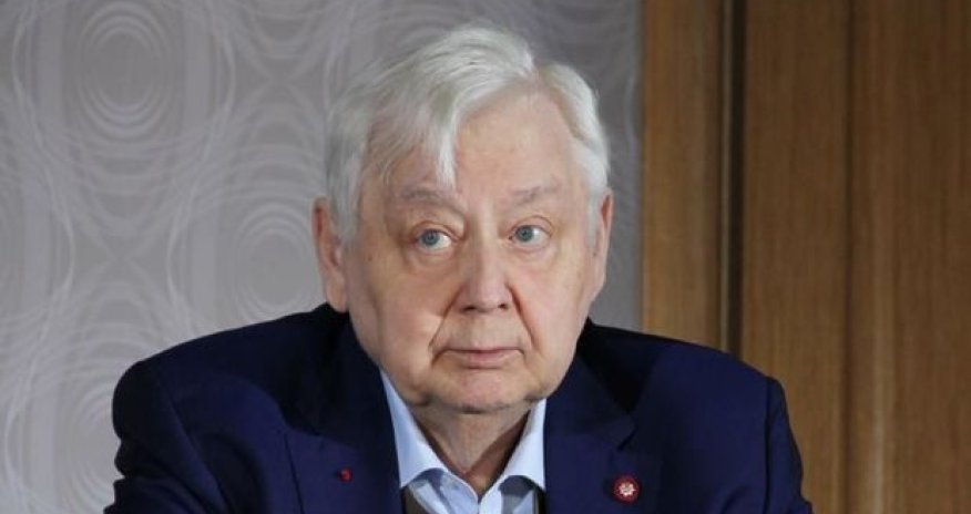 Табакова ввели в кому