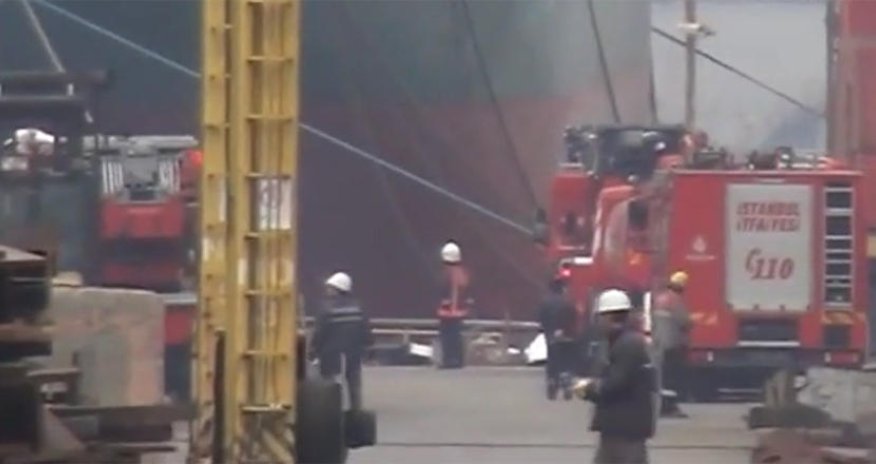 İstanbulda tərsanə yanır