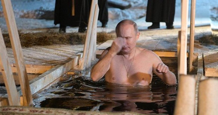 Putin mənfi yeddi dərəcədə çimdi – VİDEO