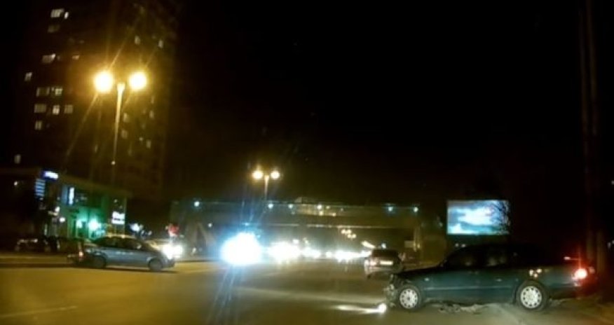 Уличные гонки по ночному Баку привели к аварии – ВИДЕО