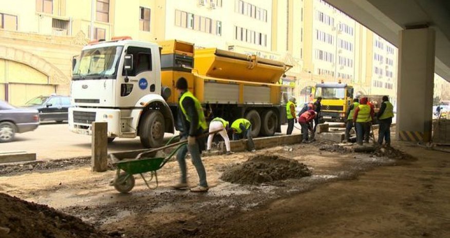 На проспекте Зии Буньятова ведутся ремонтные работы – ВИДЕО