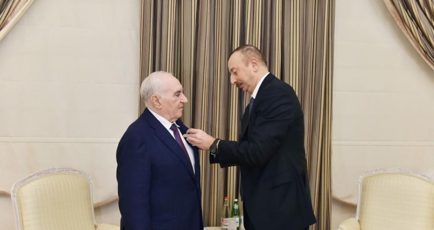İlham Əliyev Fəttah Heydərova orden verdi