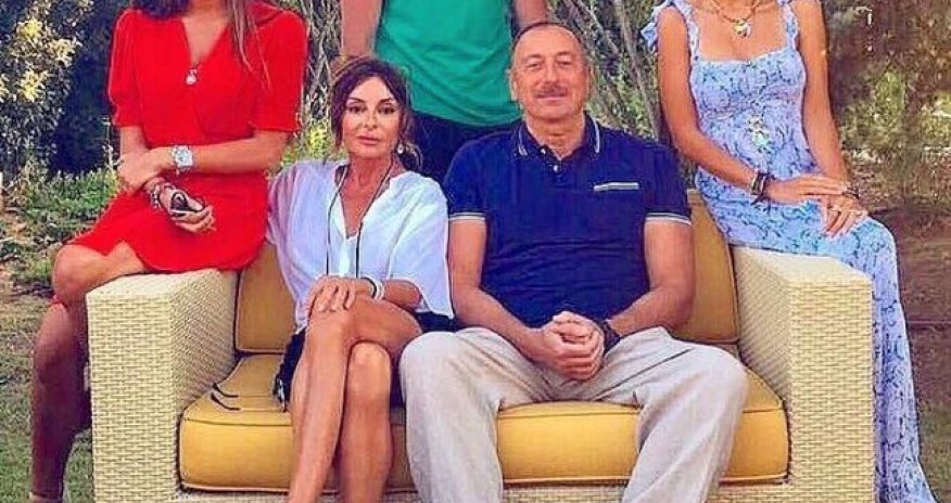 Prezidentin övladlarının uşaqlıq fotosu