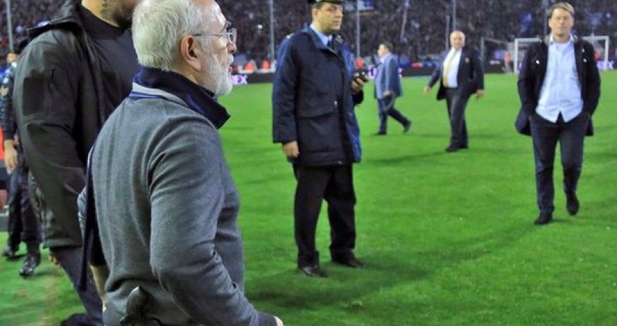 Sabiq deputat meydana silahla girdi – VİDEO