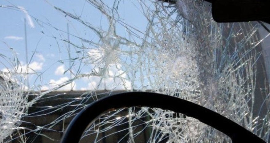 Şirvanda mikroavtobus qəzaya uğradı: Xəsarət alanlar var