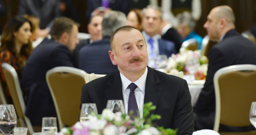 Ильхам Алиев устроил прием - ФОТО