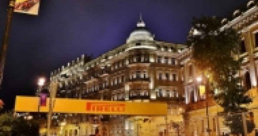 Центр Баку превратили в мойку автобусов - ВИДЕО