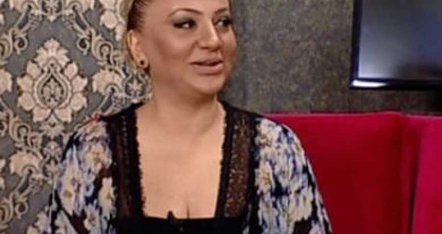 Azərbaycanlı aparıcı efirə yataq paltarında çıxdı - FOTOLAR