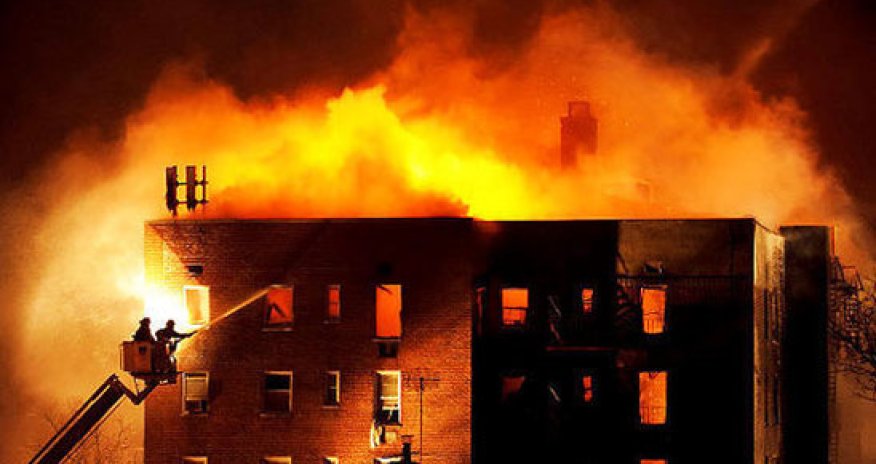 Bakıda yataqxana yanıb