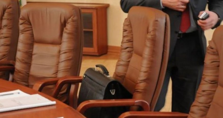 Bu nazir postu ilə vidalaşır (İDDİA)