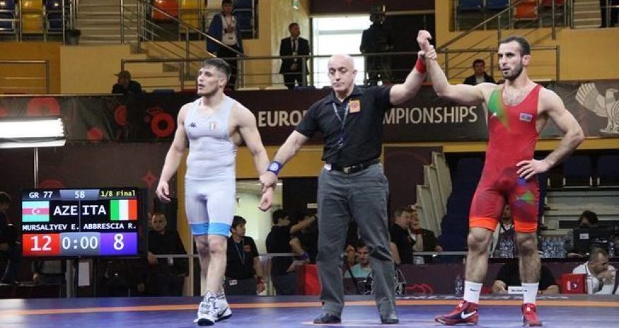 Трое азербайджанских борцов продолжают борьбу за чемпионство