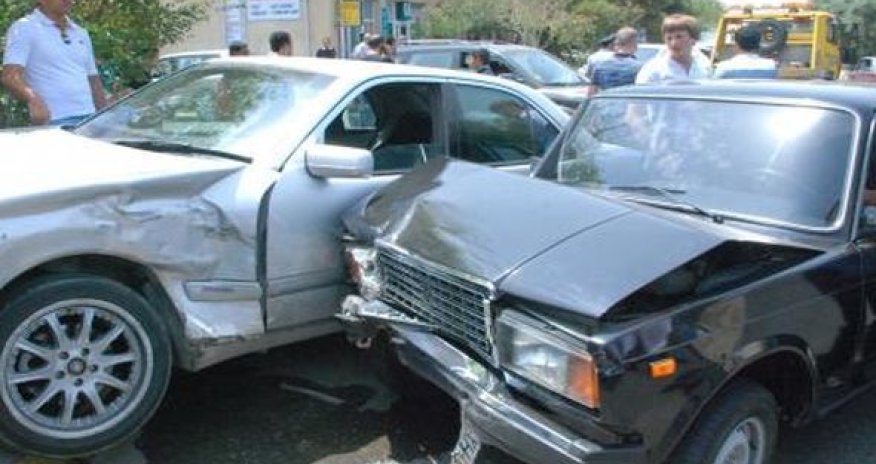 В Гяндже столкнулись 4 автомобиля