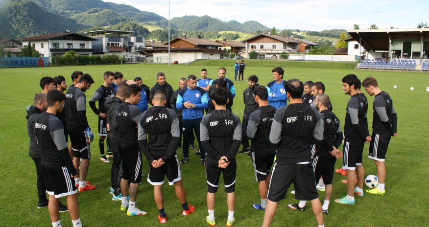 Tanınmış futbolçu 