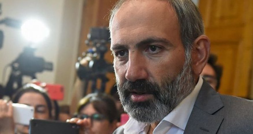 Paşinyan Elton Conla selfisi ilə öyündü