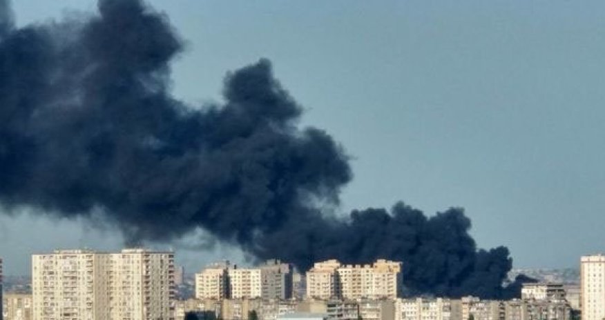 Сильный пожар в Баку