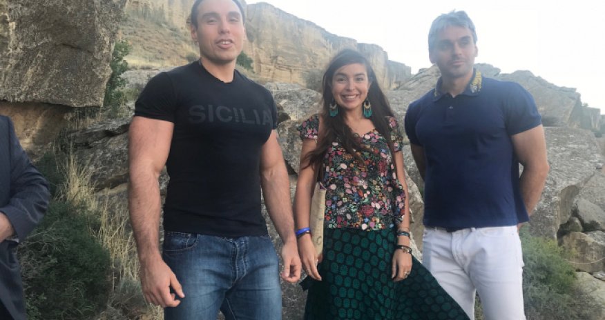 Leyla Əliyeva bibisi oğulları ilə Qobustanda - FOTO