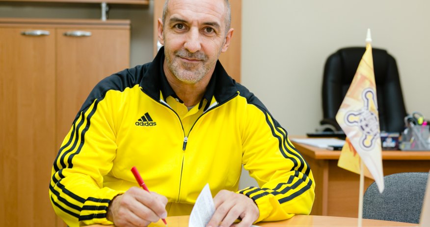 “Neftçi”yə yeni baş məşqçi təyin edildi - RƏSMİ