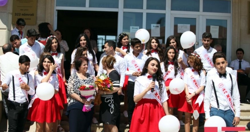 Сегодня в школах Азербайджана прозвенит последний звонок