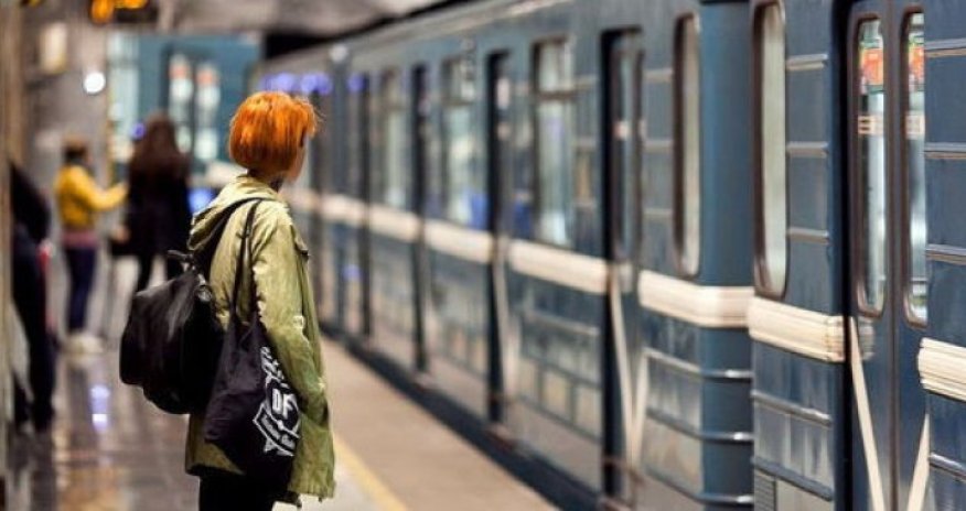 Bakı metrosunda növbəti biabırçı qeyim - FOTO