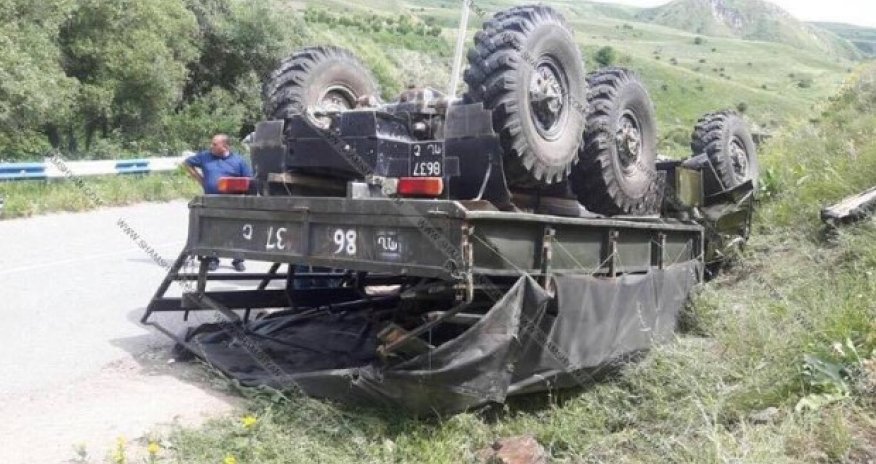 Ermənistanda hərbi avtomobil qəzaya uğrayıb — 6 ağır yaralı var + FOTO