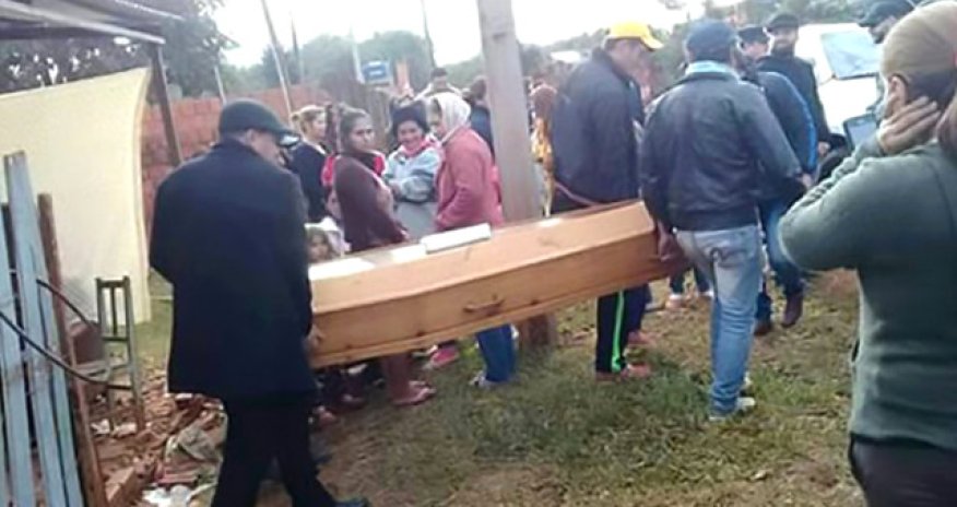 Gənc oğlan öz dəfnində iştirak etdi…