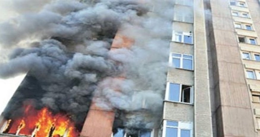 Bakıda yaşayış binası yanır