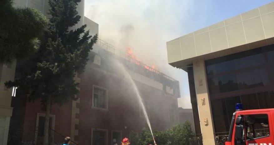 Сильный пожар в Monolit Plaza - ВИДЕО + ОБНОВЛЕНО