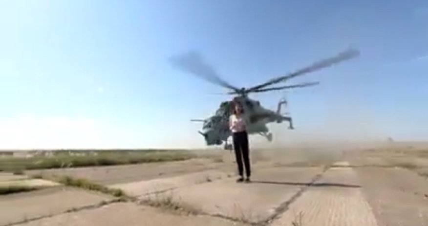 Hər kəs hərbi paraddan süjet hazırlayan bu qızdan danışır - VİDEO