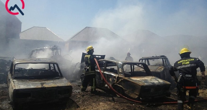 Bakıda cərimə meydançasında yanğın - Maşınlar yanır + FOTOLAR