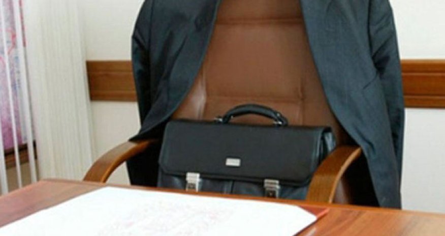 Rəis müavini iş başında öldü - Azərbaycanda