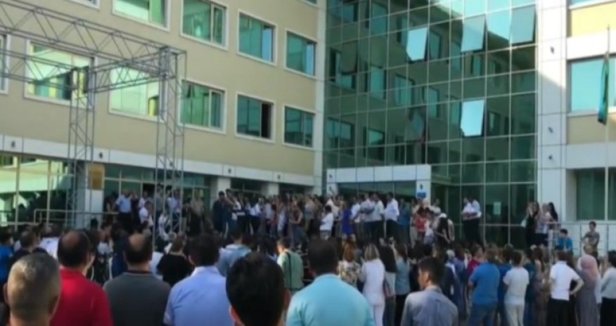 “İstək” liseyi qarşısında etiraz aksiyası – VIDEO