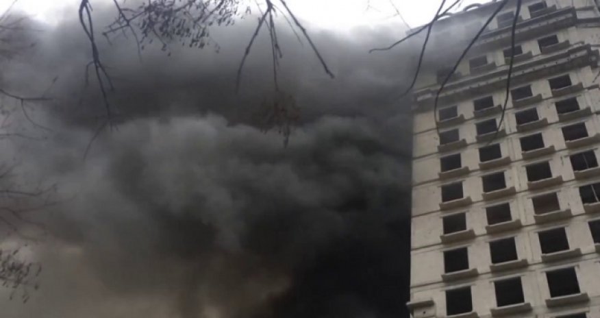 Bakıda çoxmərtəbəli yaşayış binasında YANĞIN 