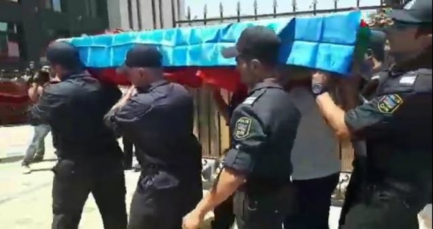 Şəhid olan polislərimizin dəfnindən görüntülər - VİDEO