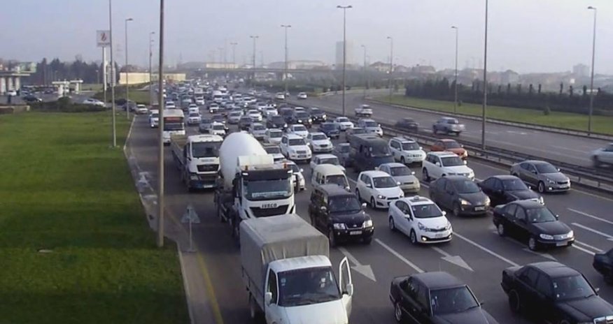 Sürücülərin nəzərinə: bu yollarda sıxlıq var