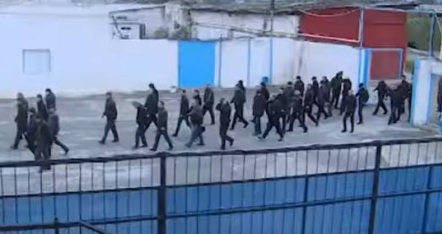 Azərbaycanlı müğənninin həbsxanadan görüntüləri yayıldı - VİDEO