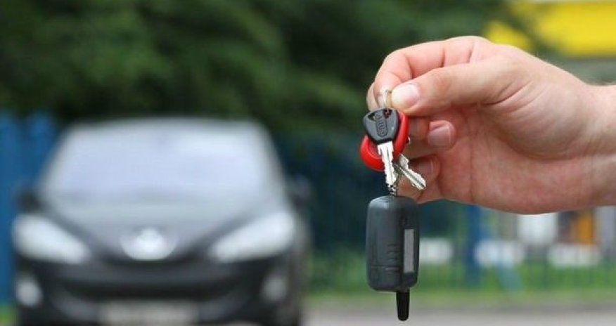 720 manata dövlət maşını satılır