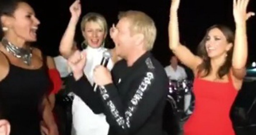 Bakıda olan Zaxarova müğənnilərlə əyləndi - VİDEO