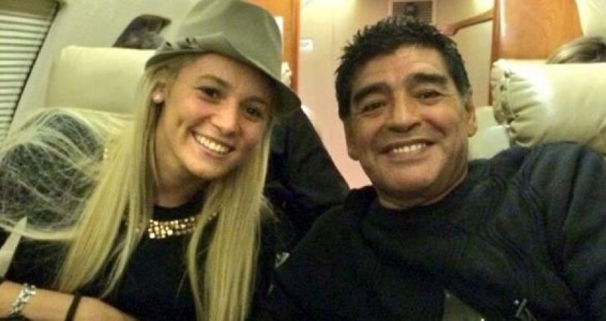 Maradona özünə toy edir