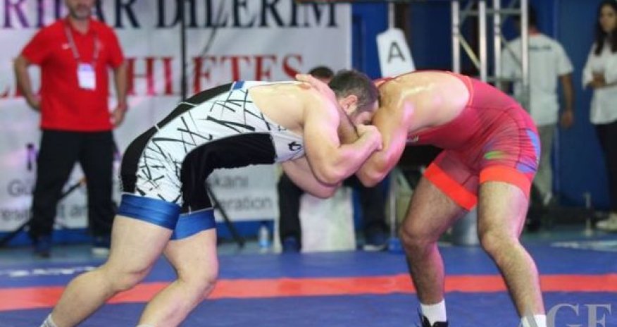 Dörd güləşçimiz Türkiyədə finala çıxdı