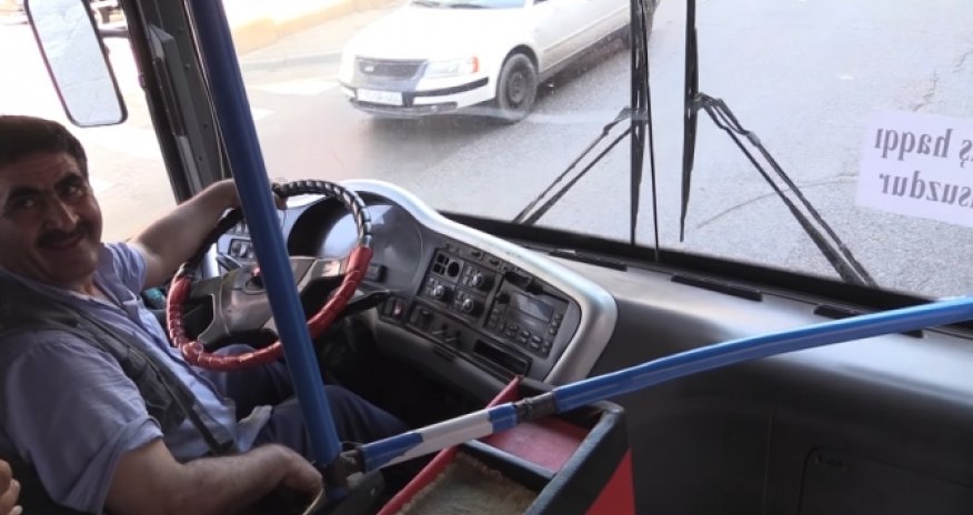 Bakıda avtobus sürücüsündən nümunəvi addım -  VİDEO