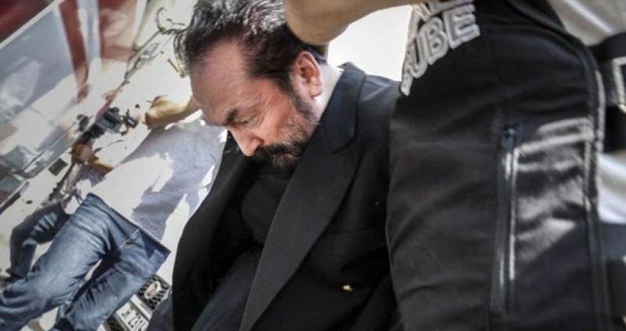 Adnan Oktar sözləri ilə şoka saldı 