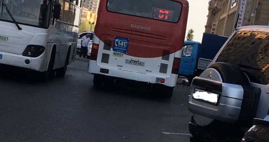 Bakıda sərnişin avtobusunda biabırçılıq – VİDEO