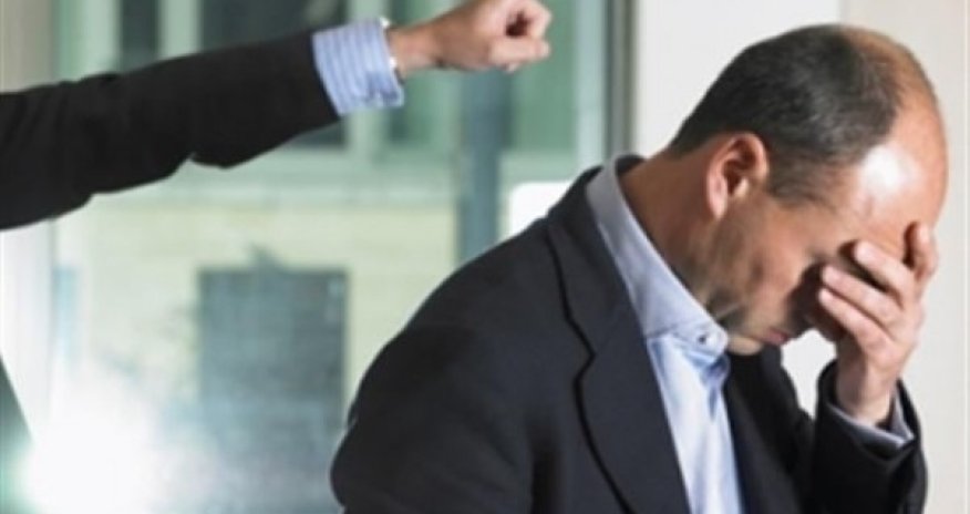 Azərbaycanda iki məmur işdən qovuldu